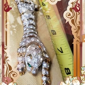 Beautiful Double pin Jaguar